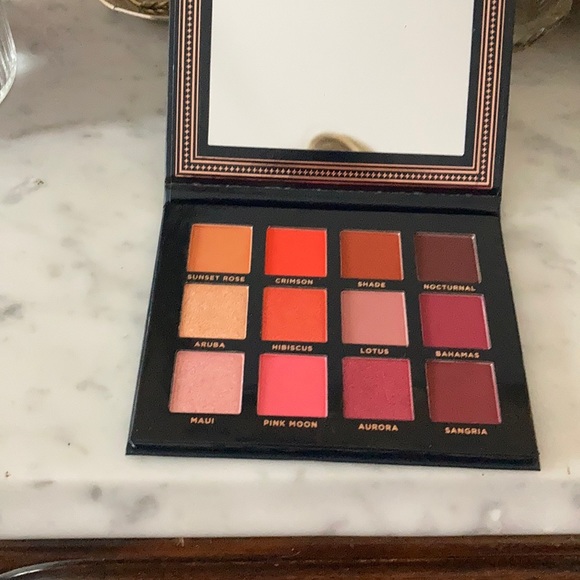 Ace  Beaute Scarlet Dusk Palette - Picture 3 of 3